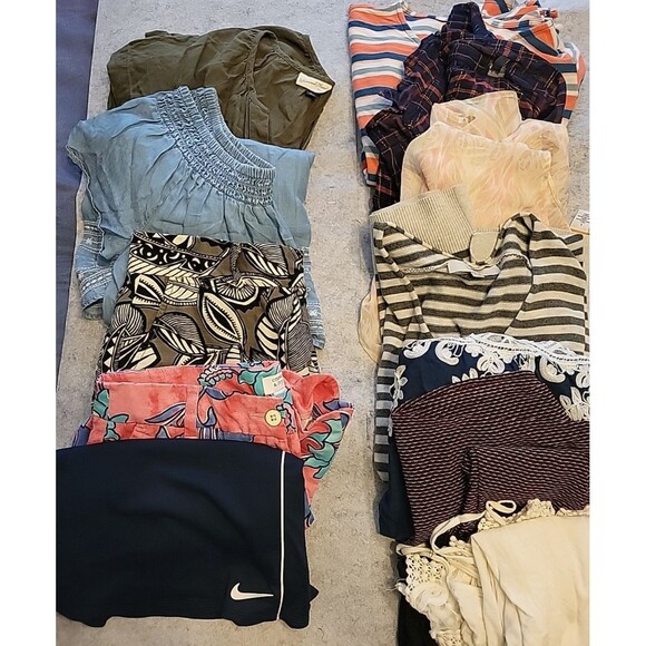 13 Women's Sz Large Clothing Items Mixed Styles & Brands For 1 Low Price *READ - Picture 2 of 16